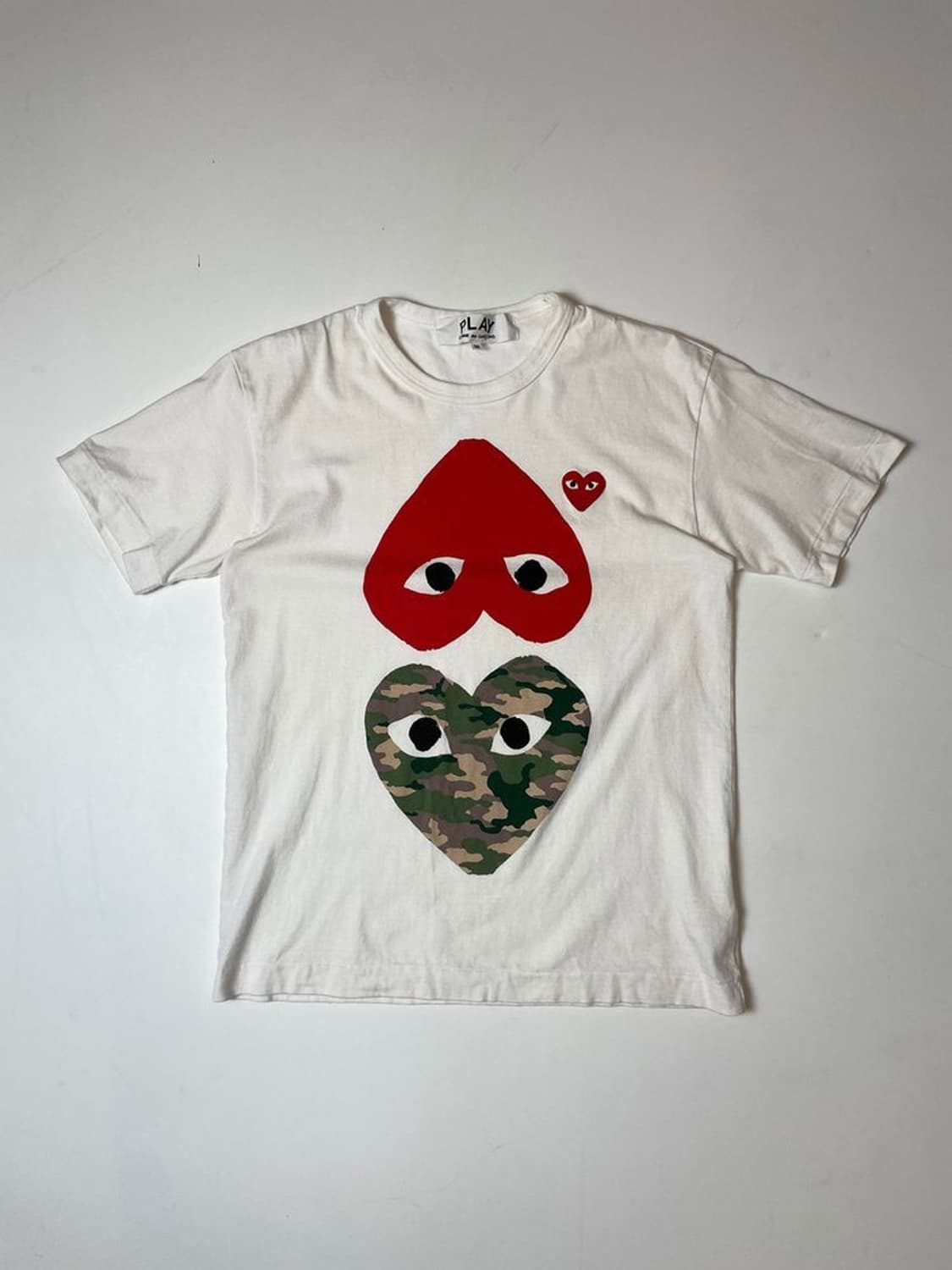꼼데가르송 카모플라주 업사이드 다운 하트 반팔 티셔츠 PN9642 상품이미지1
