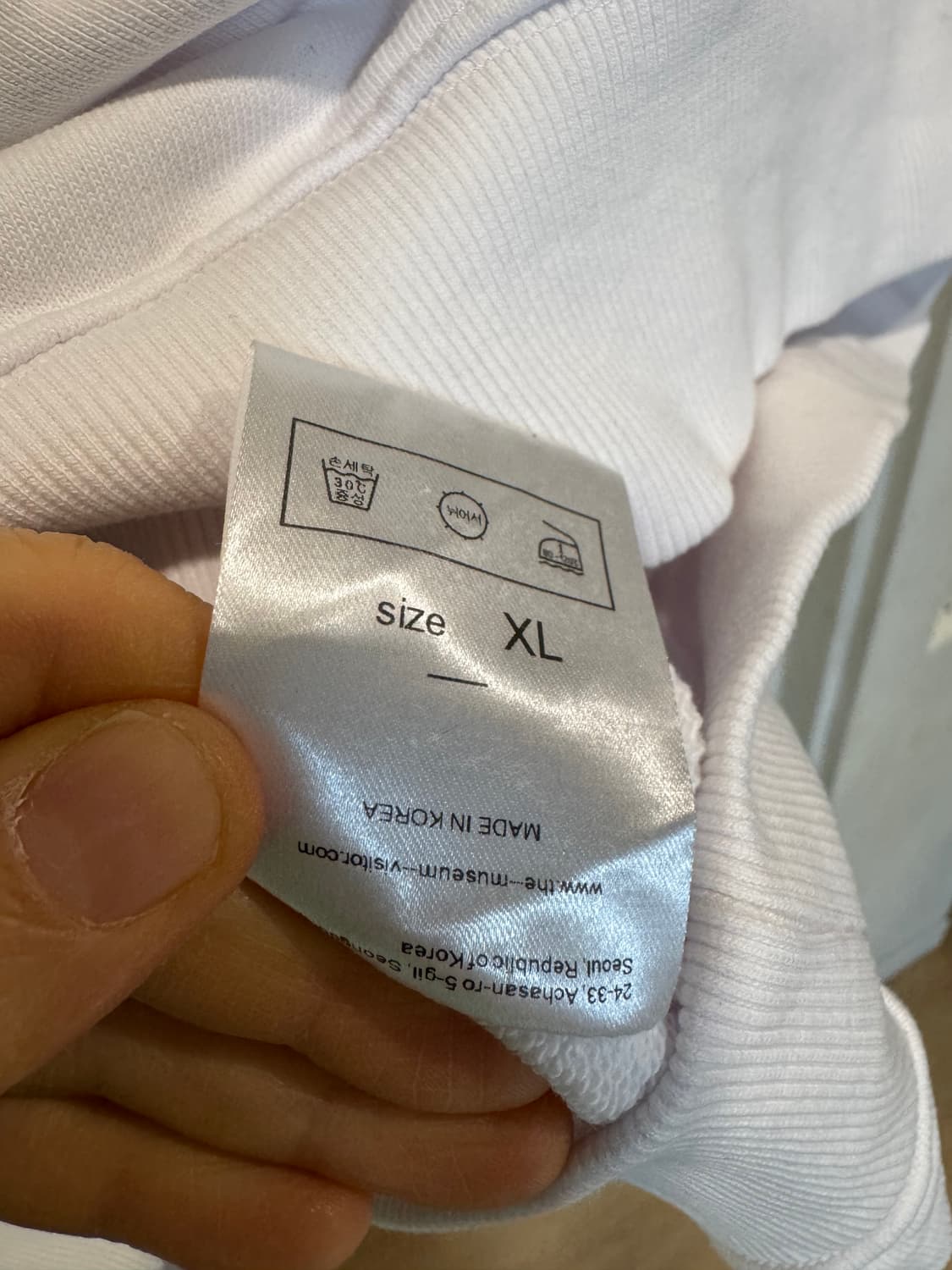 더뮤지엄비지터 하트 스프레이 맨투맨 상품이미지5