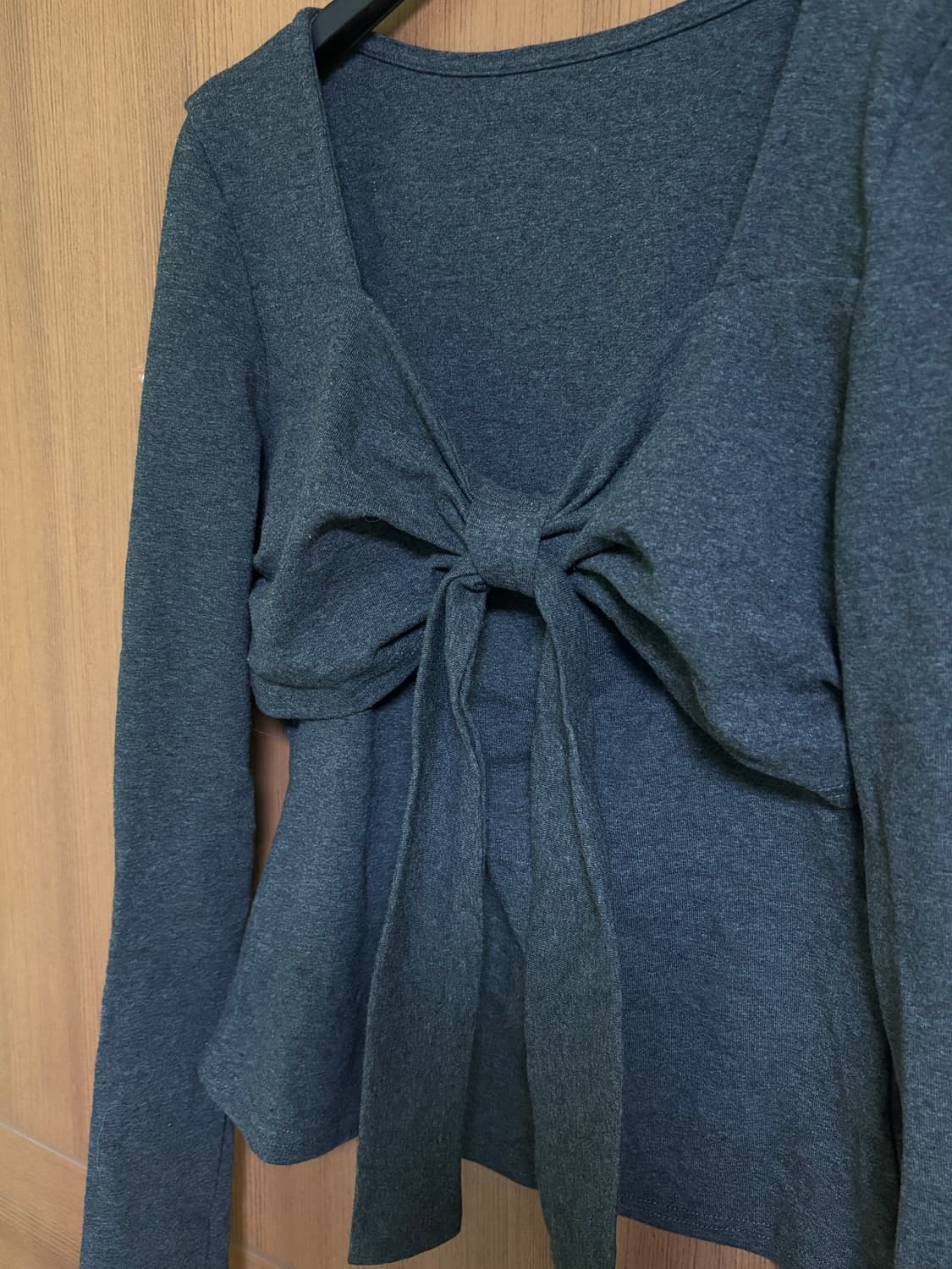 리본 브이넥 긴팔 티셔츠 상품이미지3