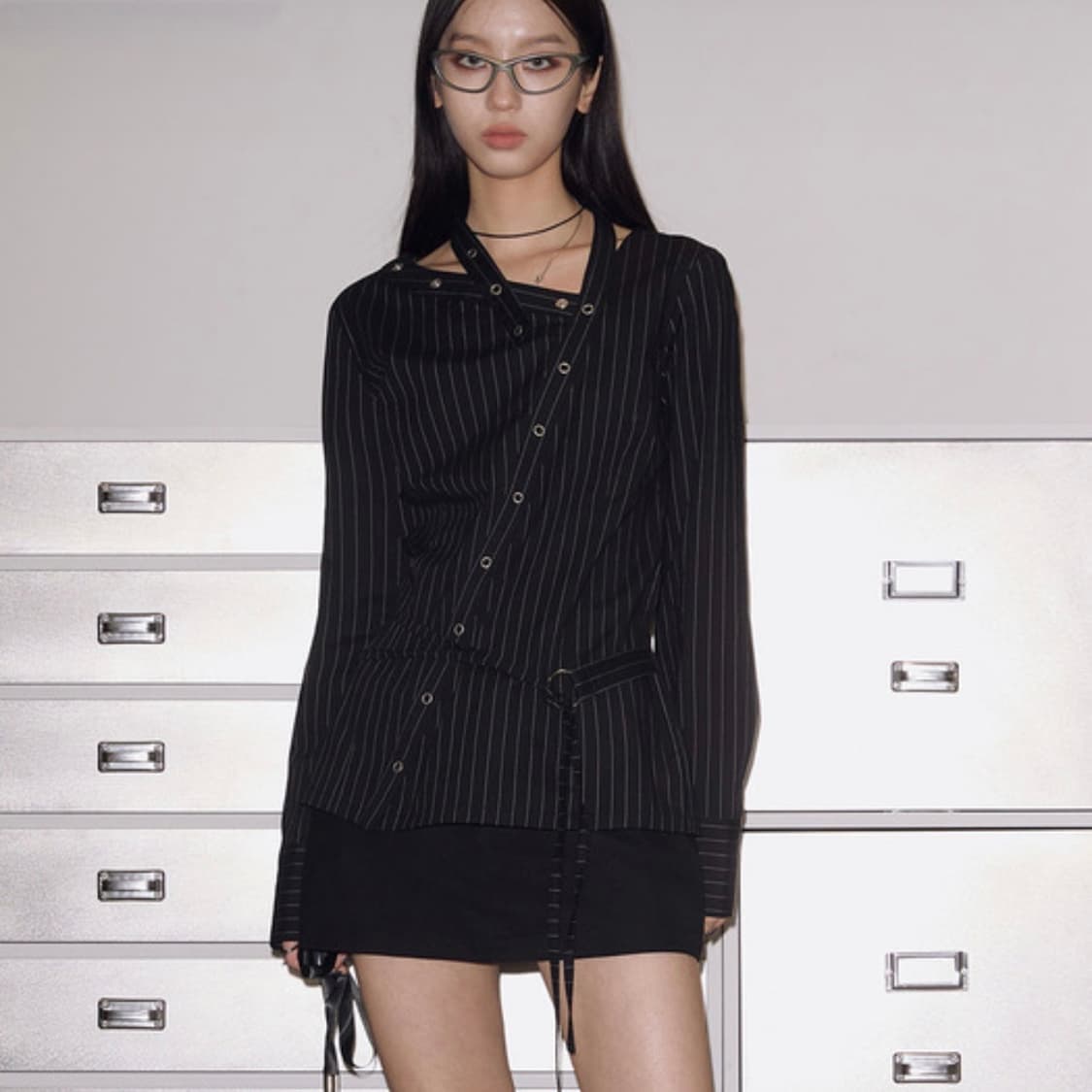 낫노잉 다이애그널 넥 스트랩 셔츠 상품이미지3