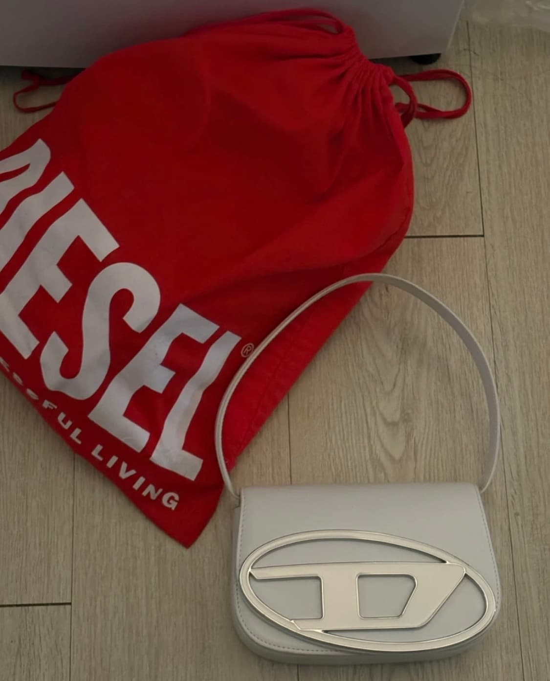 디젤 화이트 나파 레더 숄더백 상품이미지3