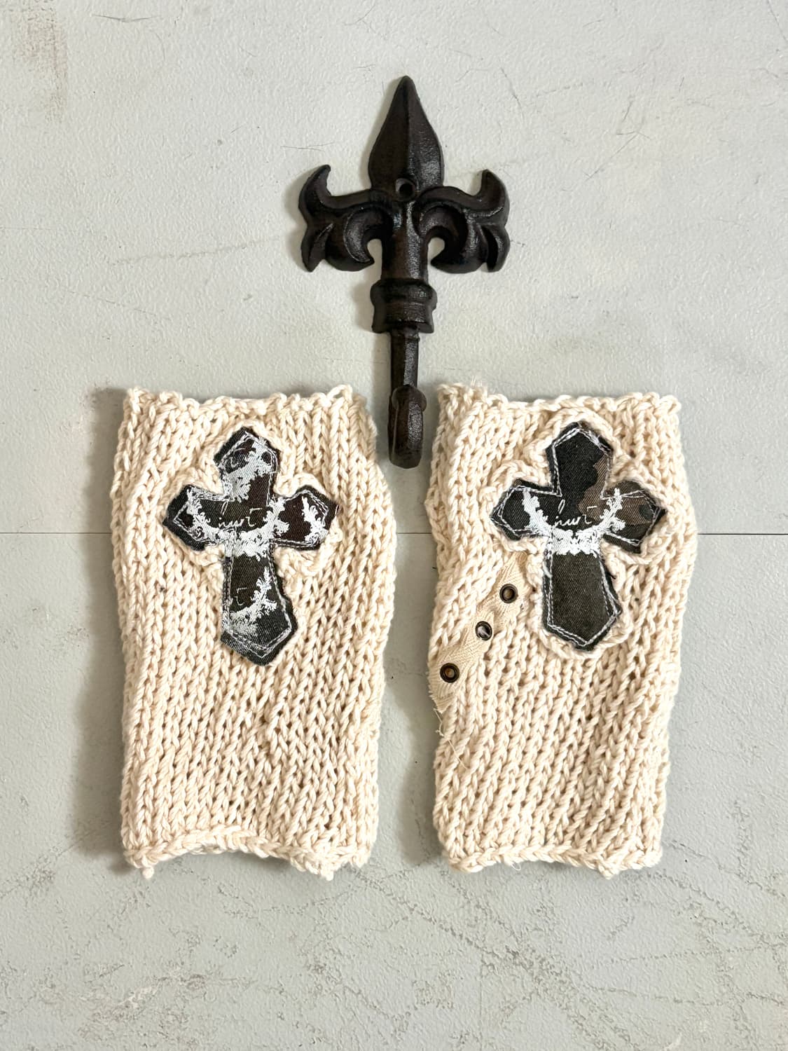 • Ivory Crochet Cross Eyelet Hand Warmer 상품이미지2