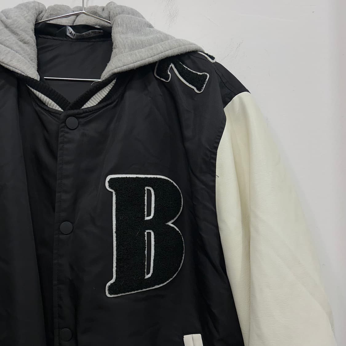 자라 맨즈 후드 탈착 와펜 봄버 바시티 자켓 상품이미지1