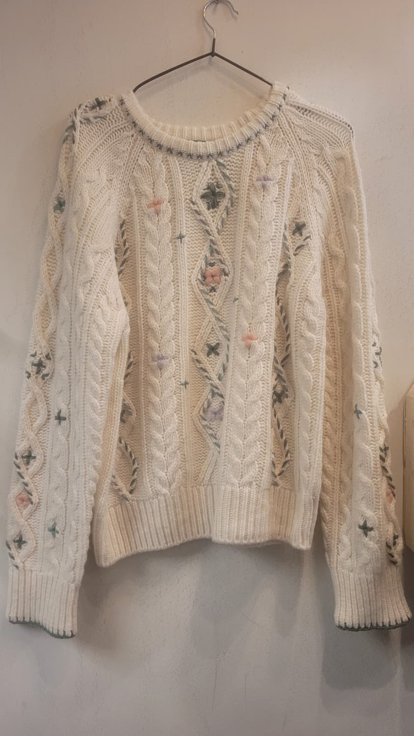 루바티) 플라워 케이블 니트 상품이미지1