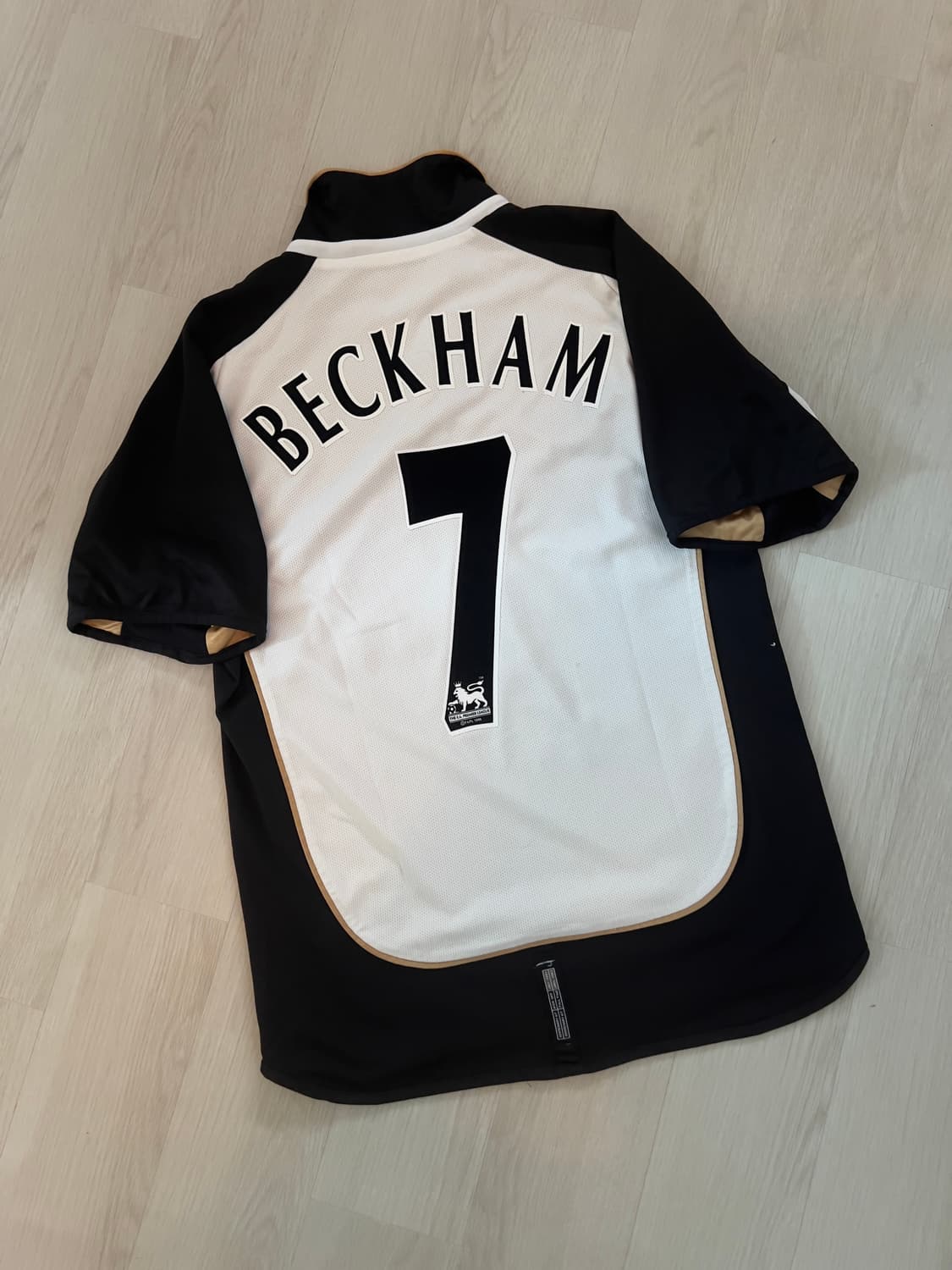 01/02 맨체스터 유나이티드 어웨이 백주년 베컴 유니폼 상품이미지2