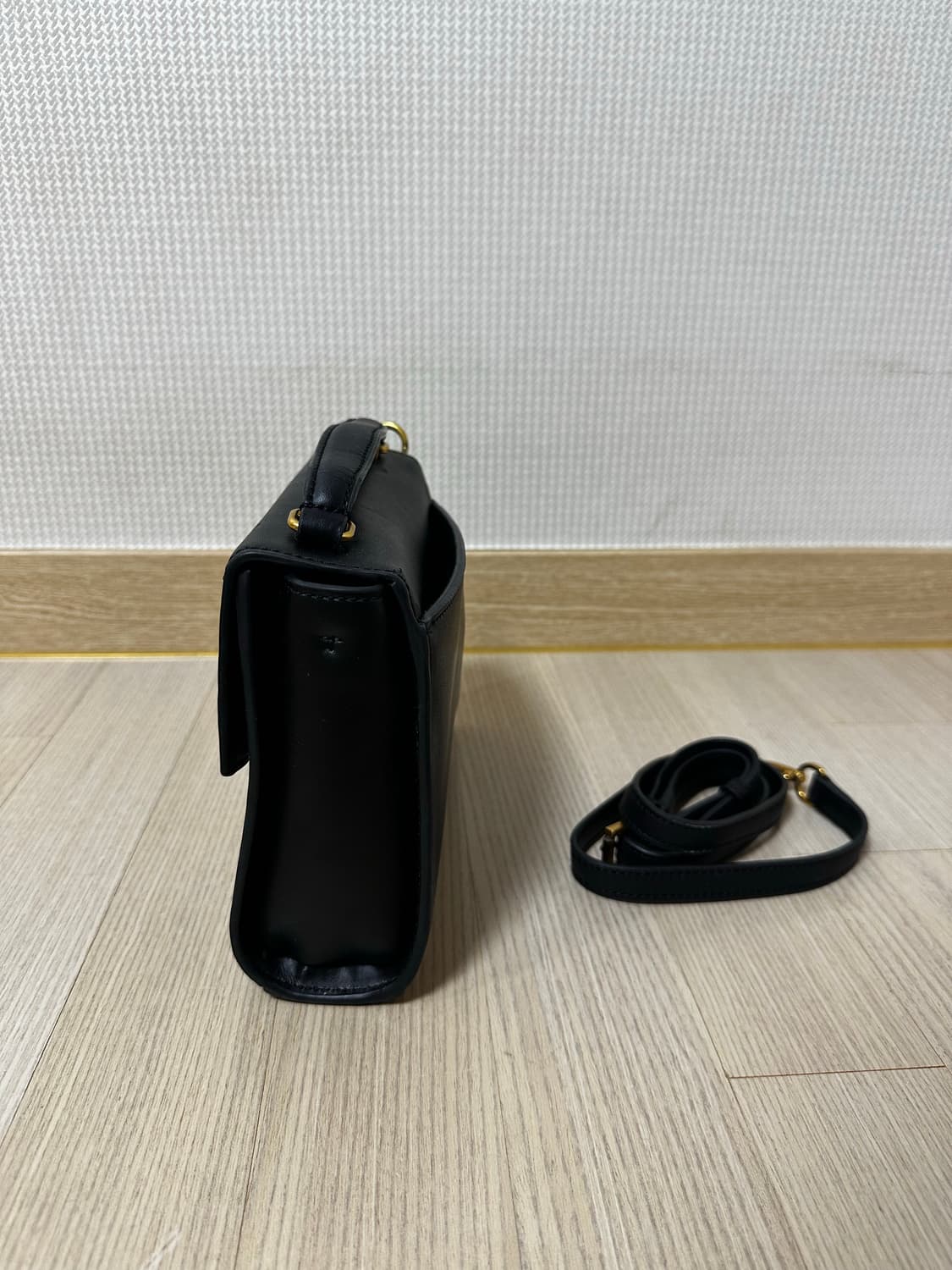 토리버치 줄리엣 블랙 스몰 탑핸들 크로스백 가방 상품이미지3