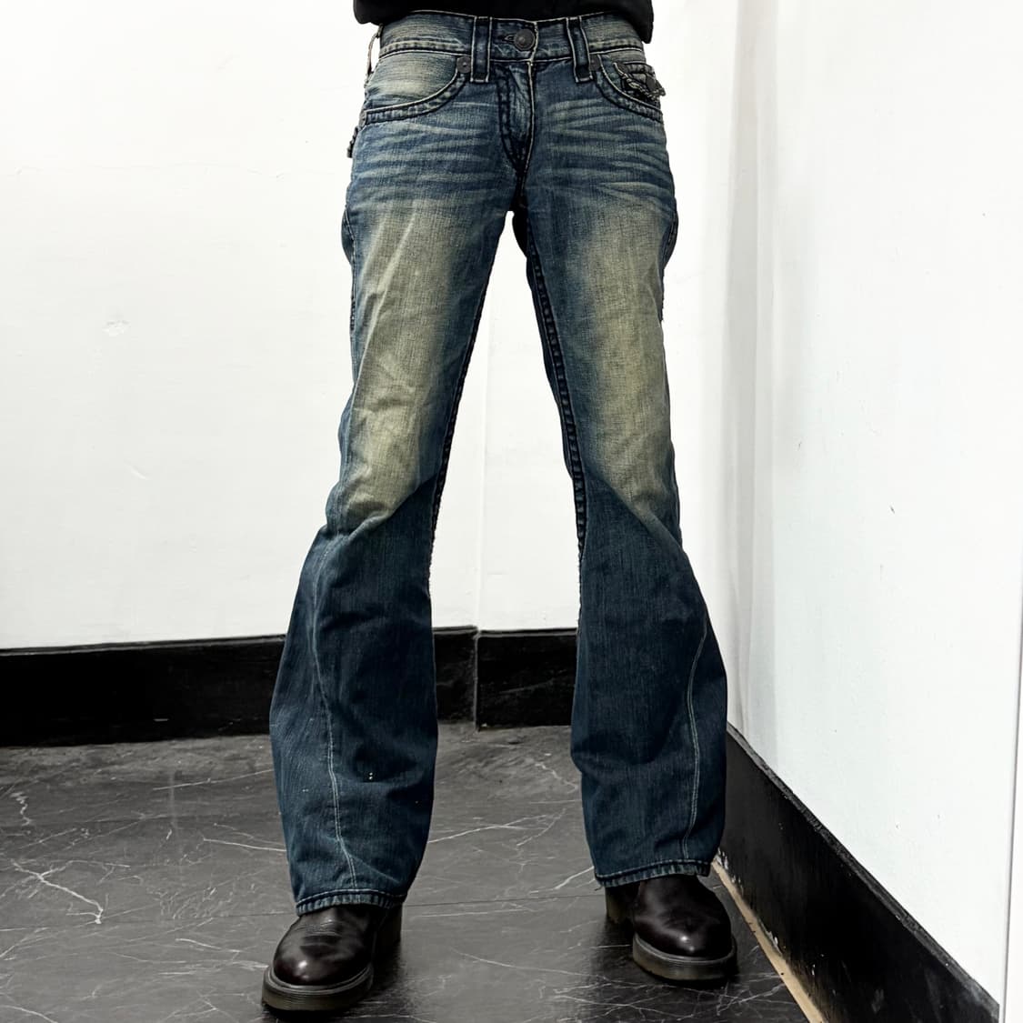 트루릴리전 부츠컷 데님 팬츠 상품이미지2