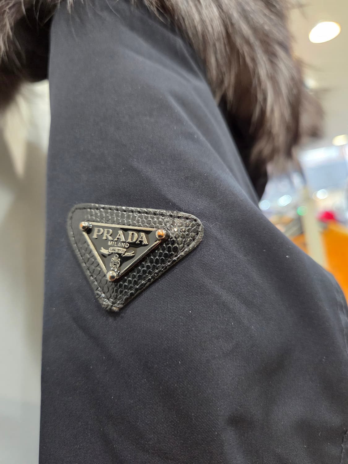 프라다 라쿤털후드 다운자켓(38) 상품이미지4