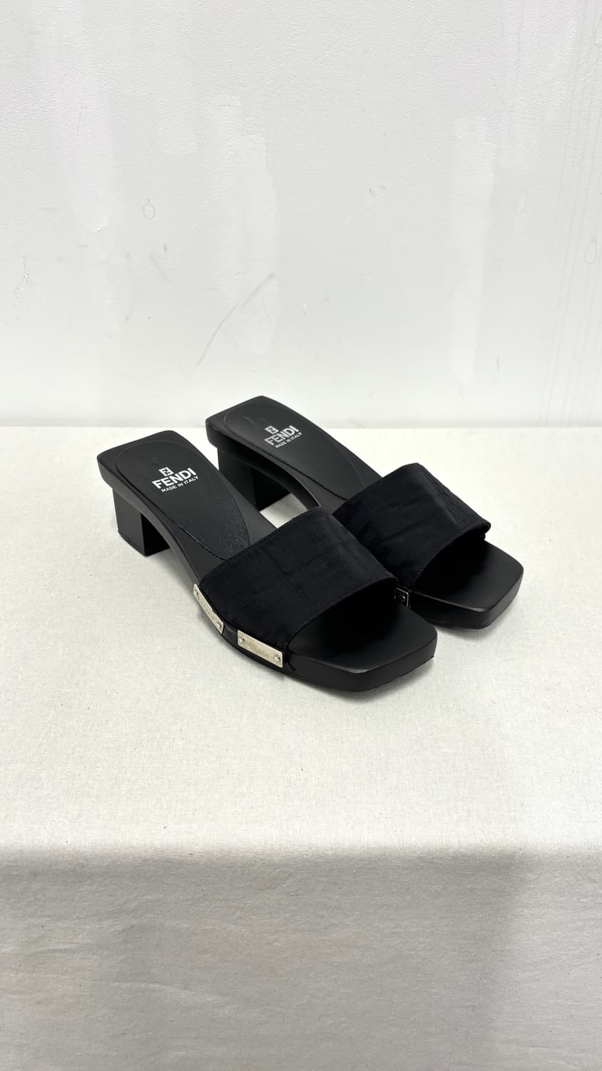 FENDI Zucca Mule Heels 상품이미지1