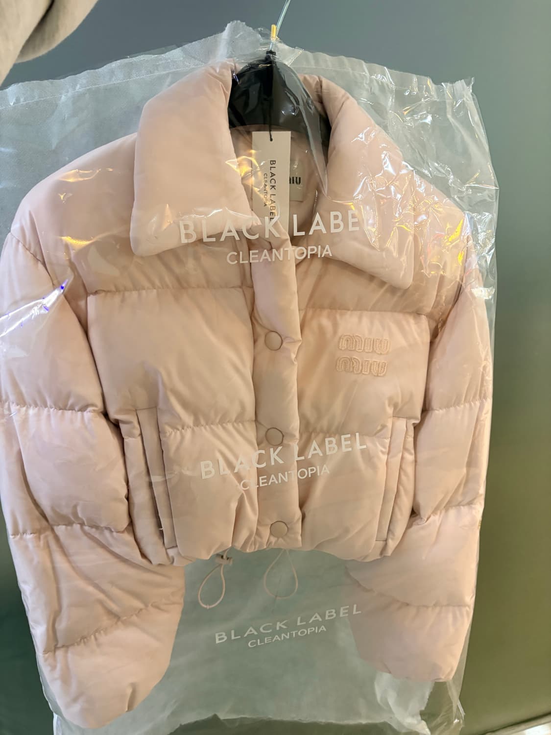 미우미우 숏 크롭 패딩 42 상품이미지1