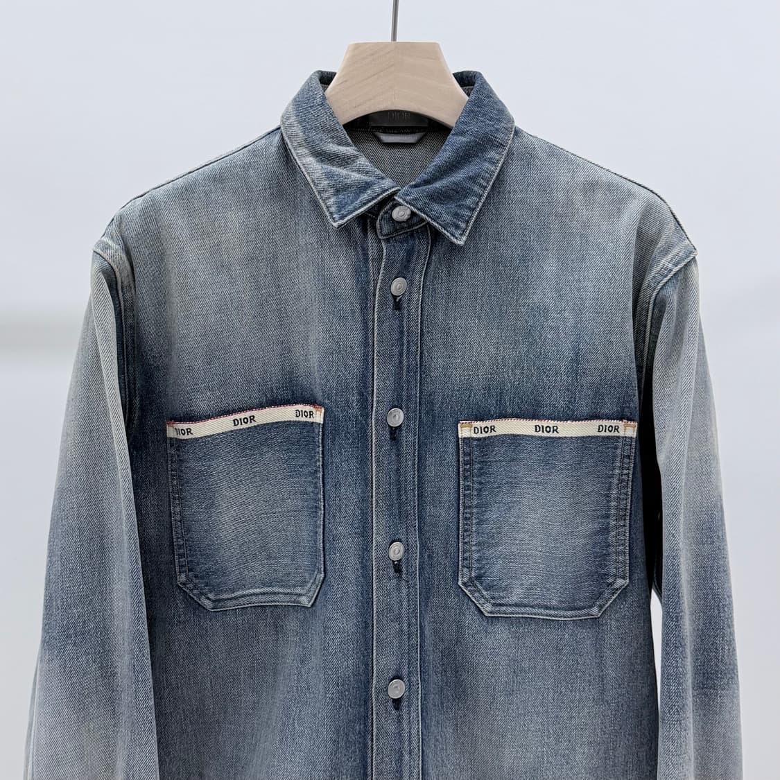 [S+급/37] 디올 셀비지 포켓 로고 워싱 데님 셔츠 자켓 상품이미지2