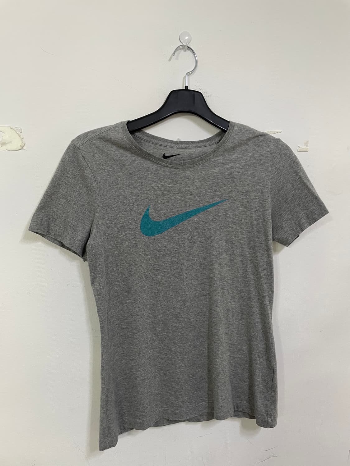 나이키 스우시 반팔 티셔츠 그레이 상품이미지1