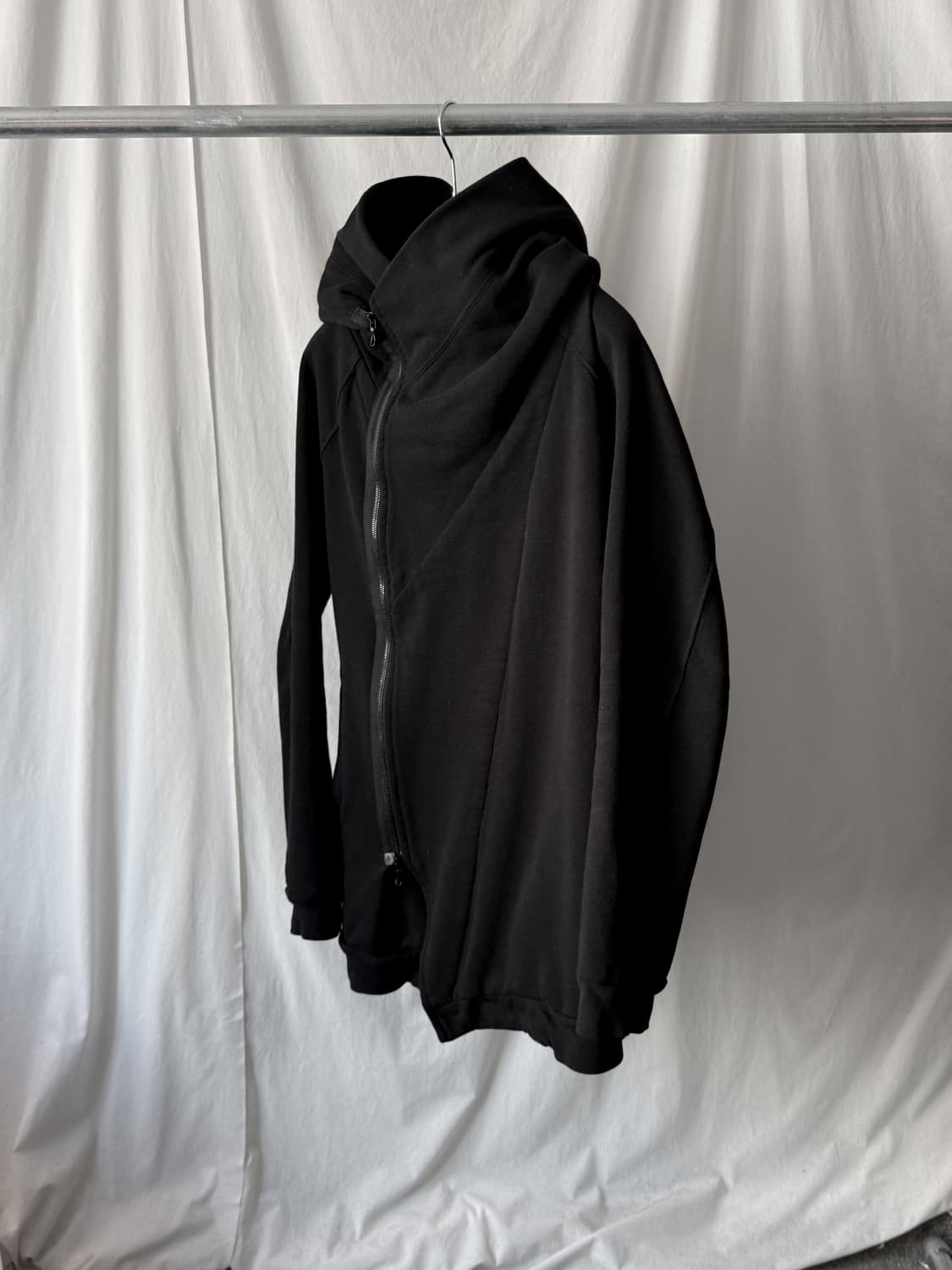 Julius 16FW 사선 후드 집업 상품이미지3