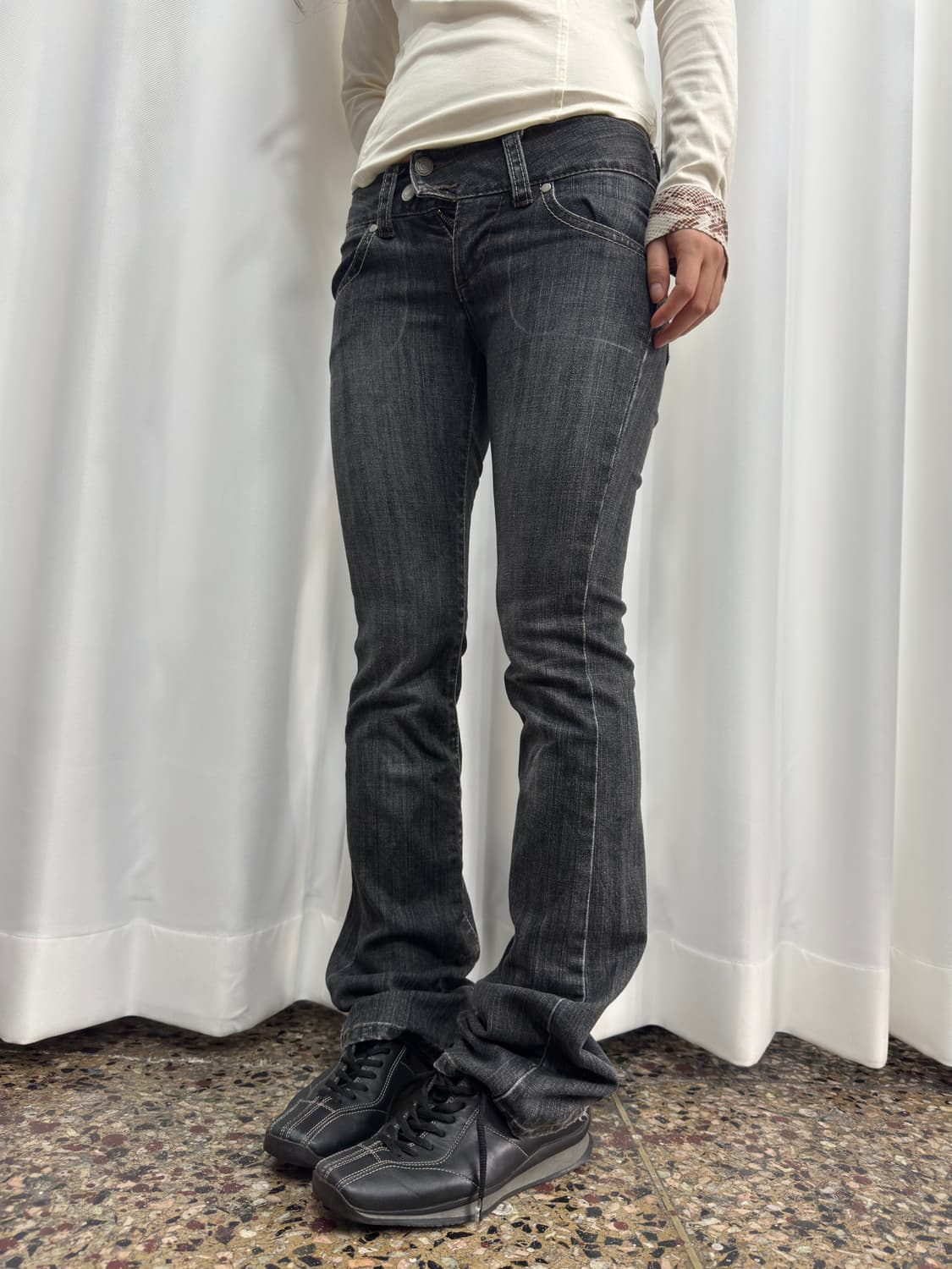 uniqlo low-waist denim pants 상품이미지3
