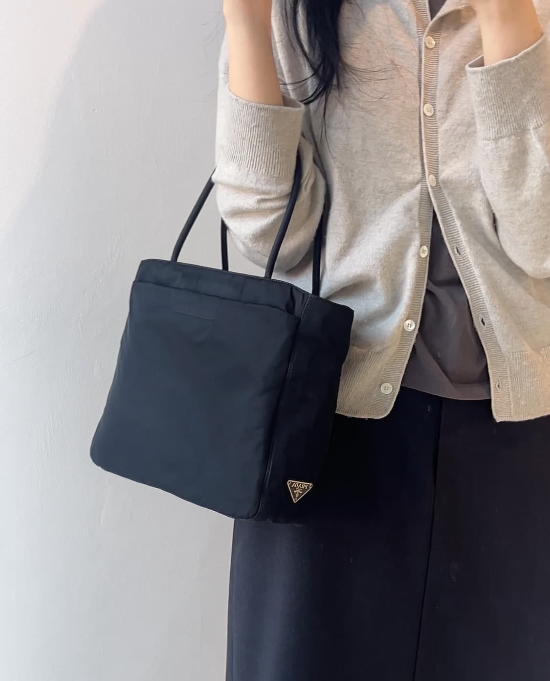 프라다 사이드로고 나일론 토트백 상품이미지8