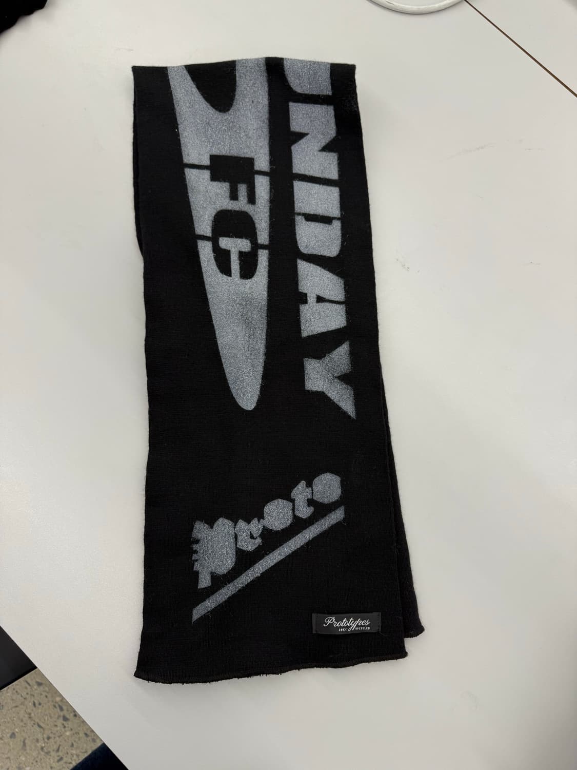 프로토타입스 로고 풋볼 머플러 블랙 상품이미지4