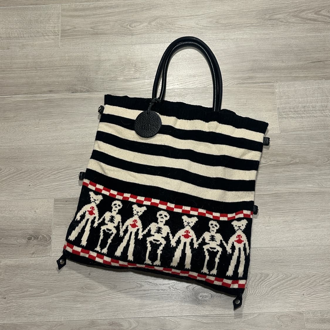 비비안웨스트우드 스컬베어 니트 백 상품이미지2