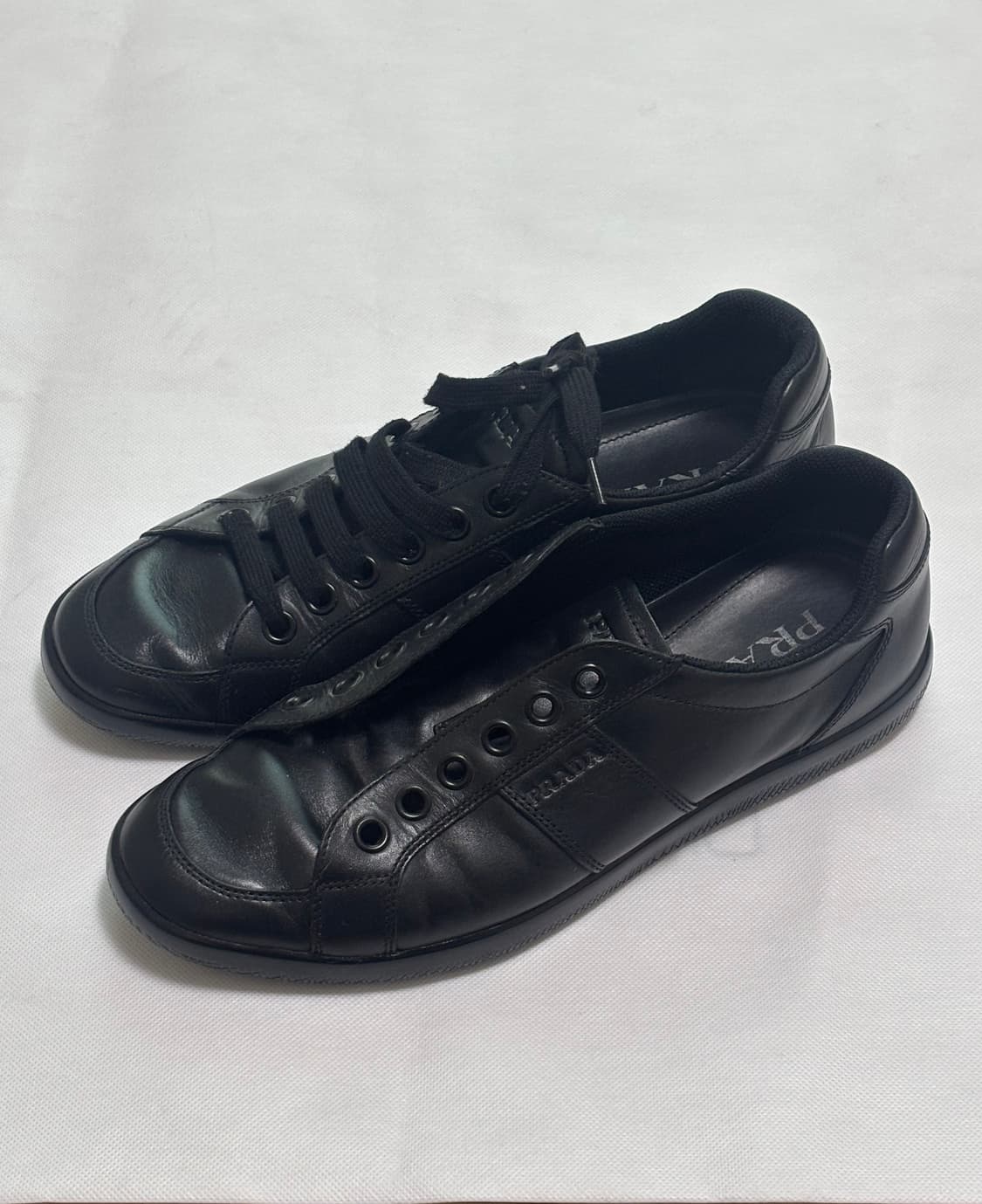 프라다 레더 스니커즈 블랙 7사이즈 상품이미지1