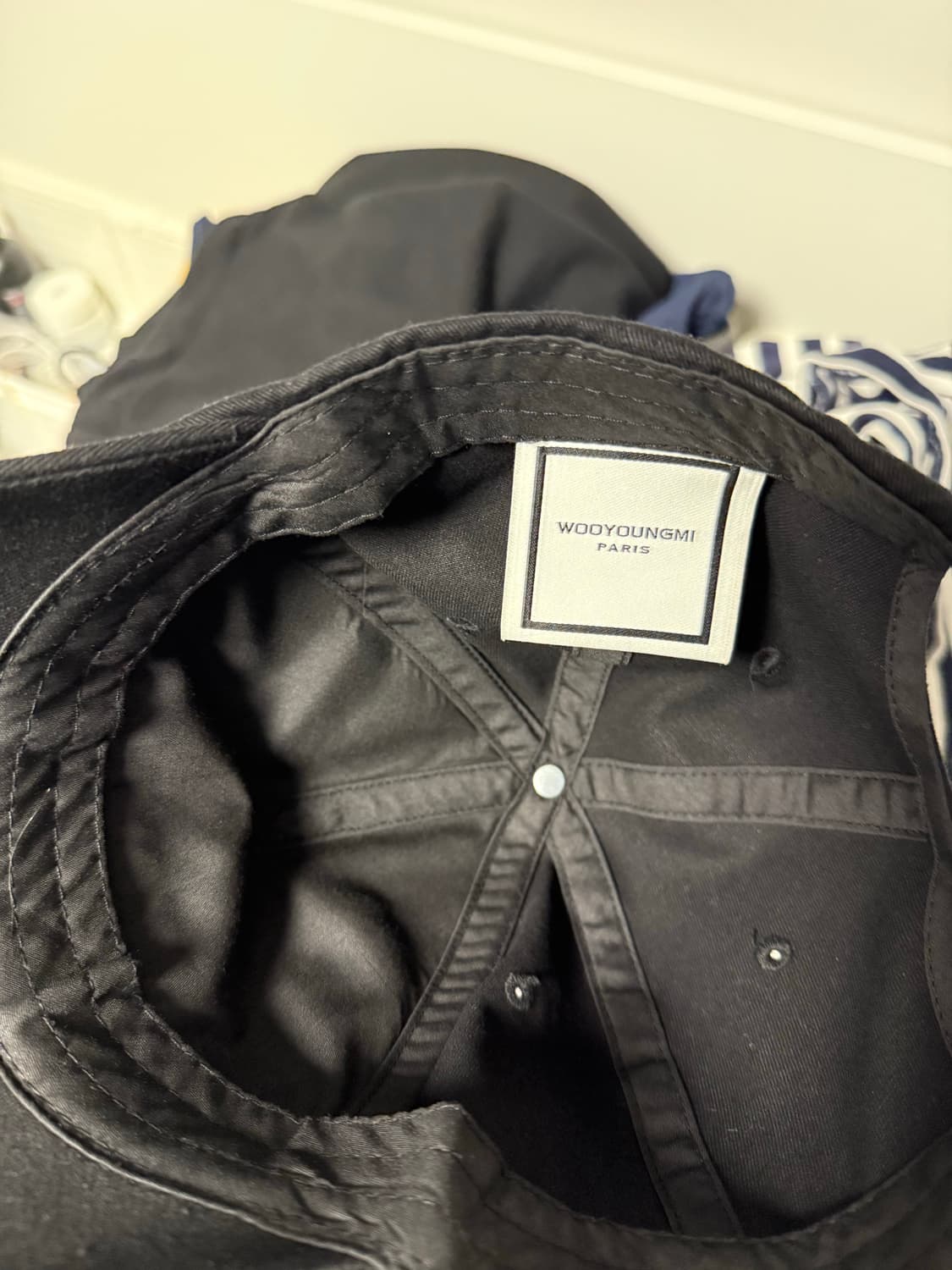 우영미 화이트 자수 로고 볼캡 블랙 W223AC52991B/W221AC5 상품이미지2