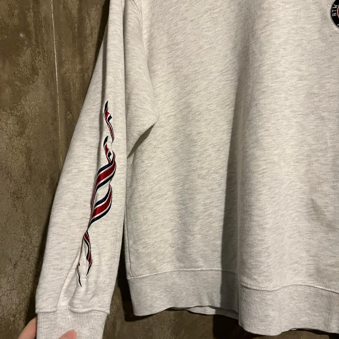 로맨틱크라운 맨투맨 상품이미지3