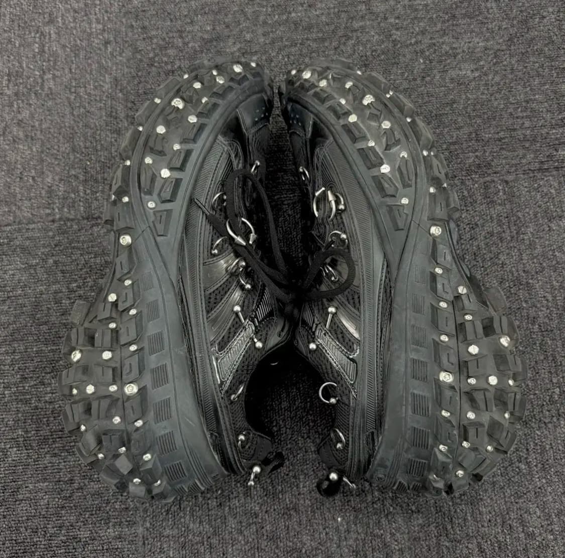 발렌시아가 피어싱 디펜더 45 상품이미지1