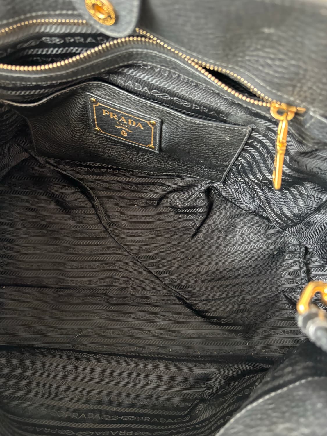 프라다 블랙 가죽 토트백 상품이미지4