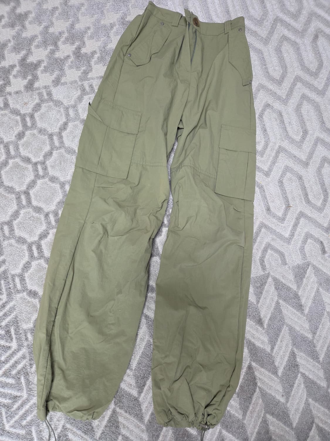 미드나잇무브
카키 카고 나일론 조거팬츠 상품이미지1