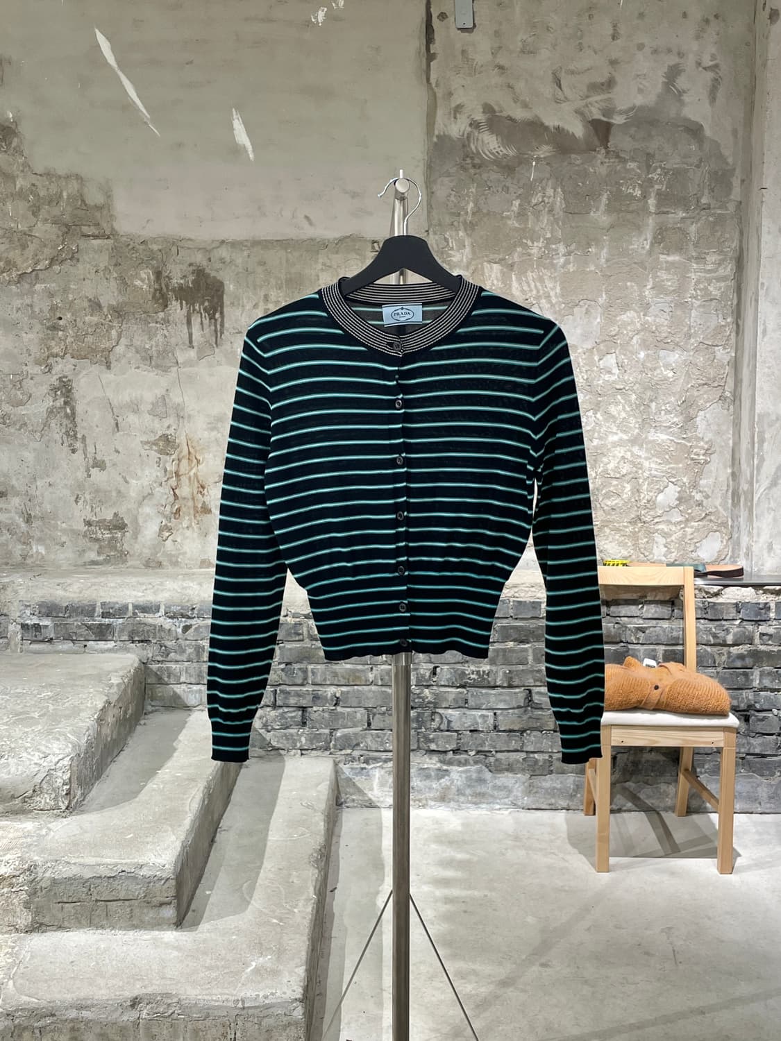 프라다 블랙 네온 스트라이프 니트 가디건 상품이미지1