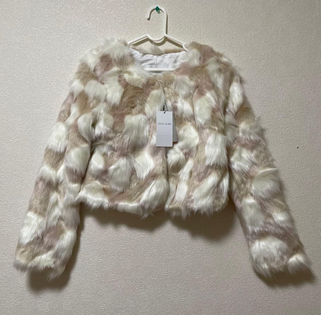 세실맥비 화이트핑크 퍼자켓 숏코트 m사이즈 상품이미지1