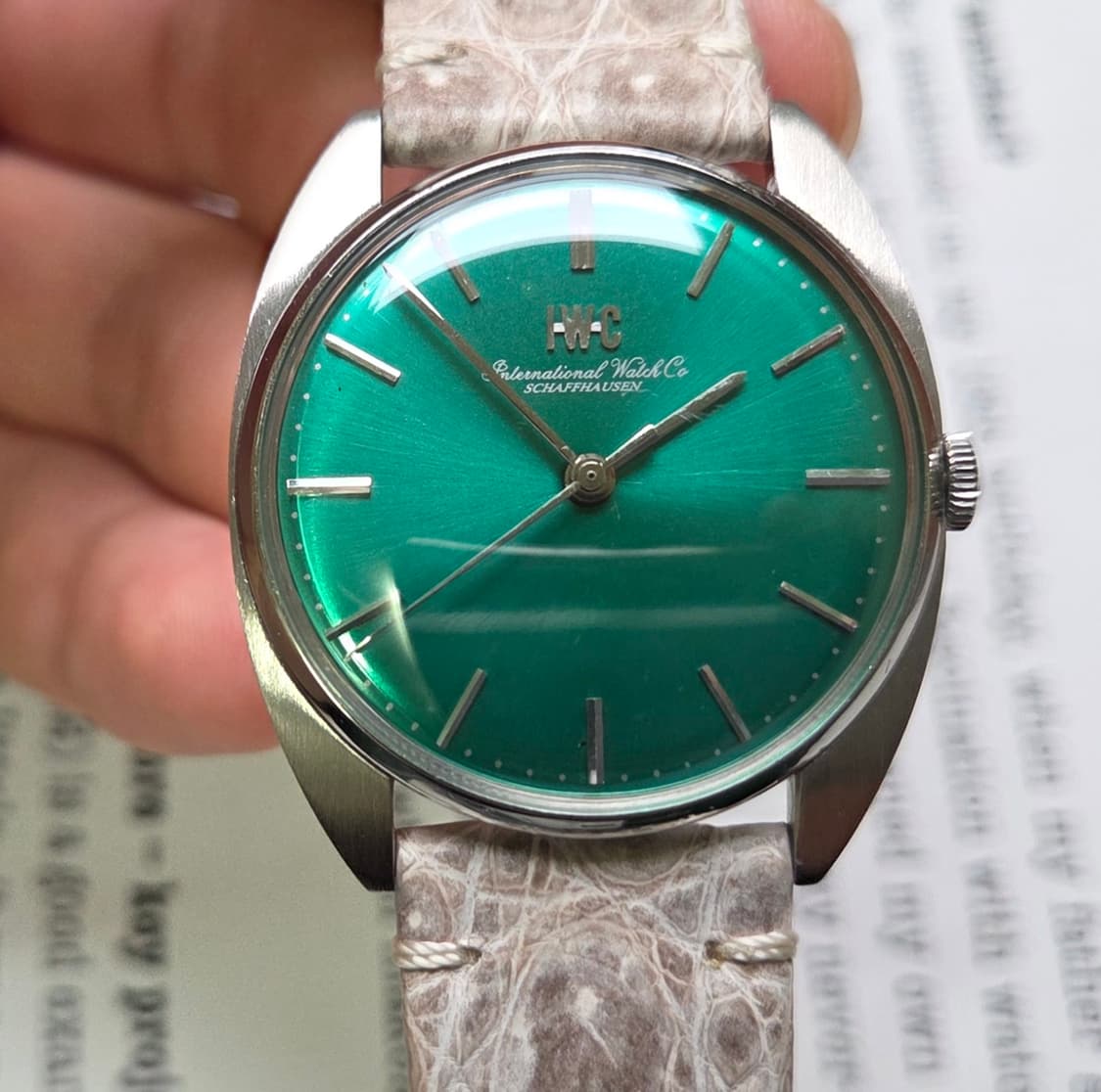 빈티지 IWC 샤프하우젠 에메랄드그린 슬림 수동 메커니컬 드레스워치
 상품이미지1