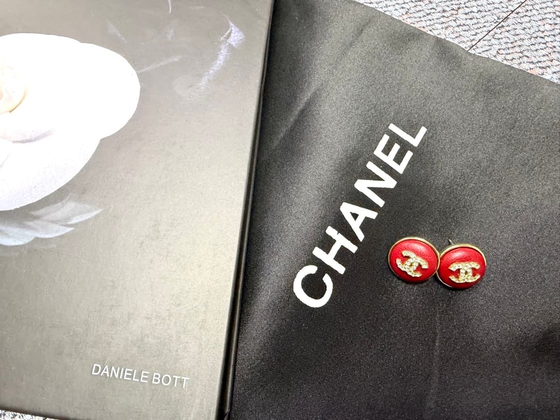 샤넬 레드 CC 포인트 이어링 상품이미지5