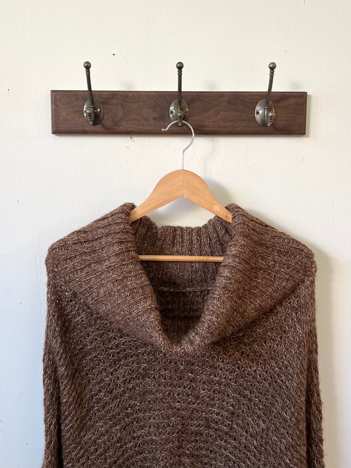 COLLAGE 오픈숄더 알파카 터틀넥 상품이미지3