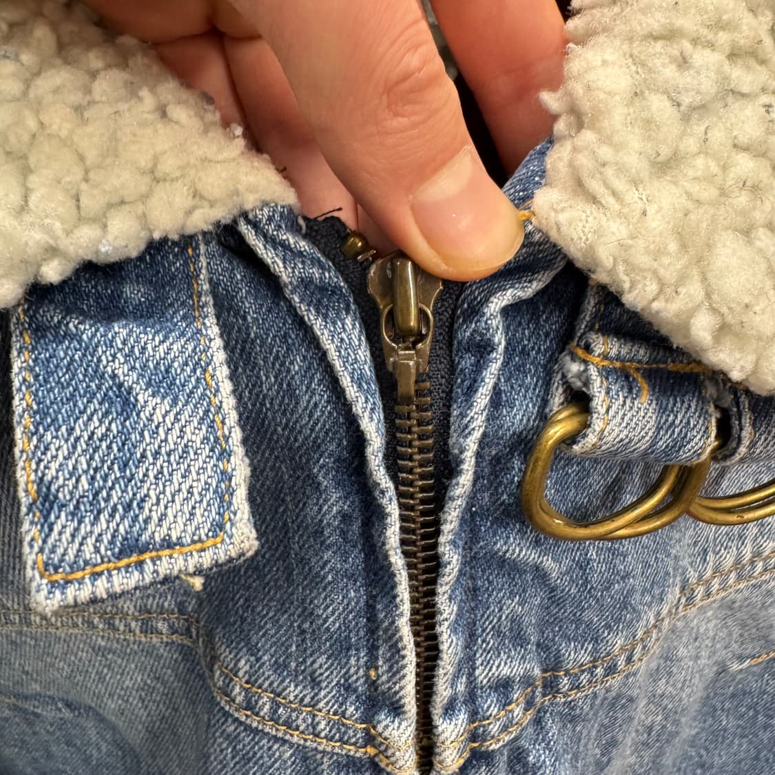 타미 진스 빈티지 데님 쉐르파 자켓 전면 투포켓 디테일 아이보리 배색 상품이미지9