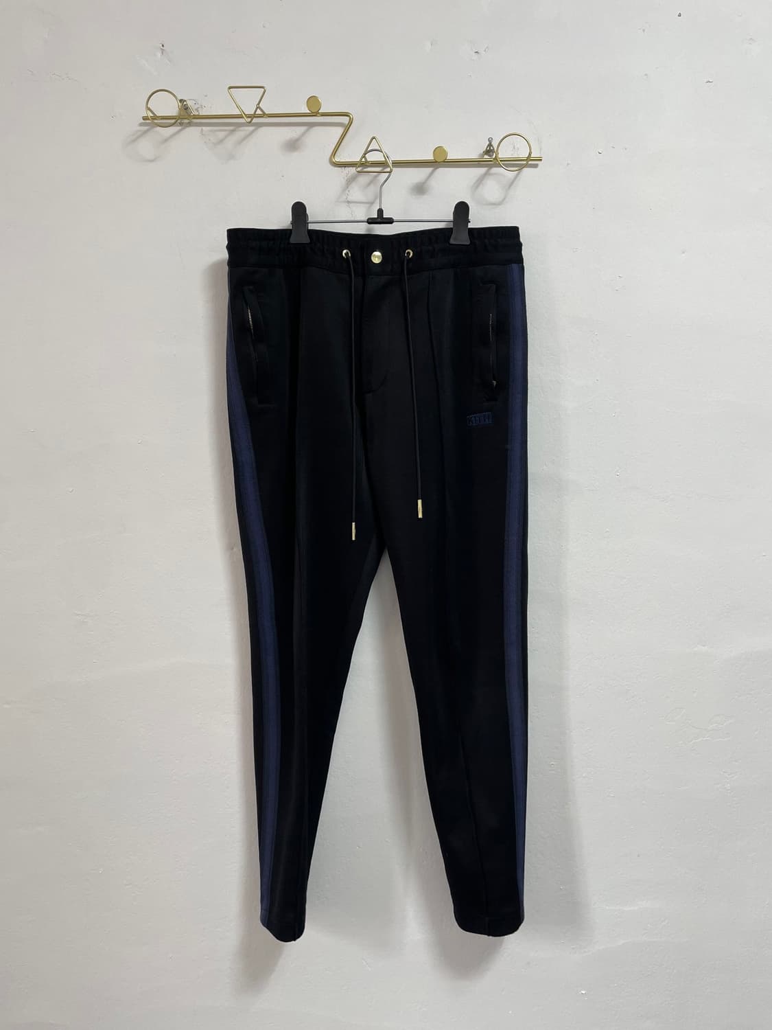 KITH 블랙 사이드라인 트레이닝 팬츠 S 상품이미지1