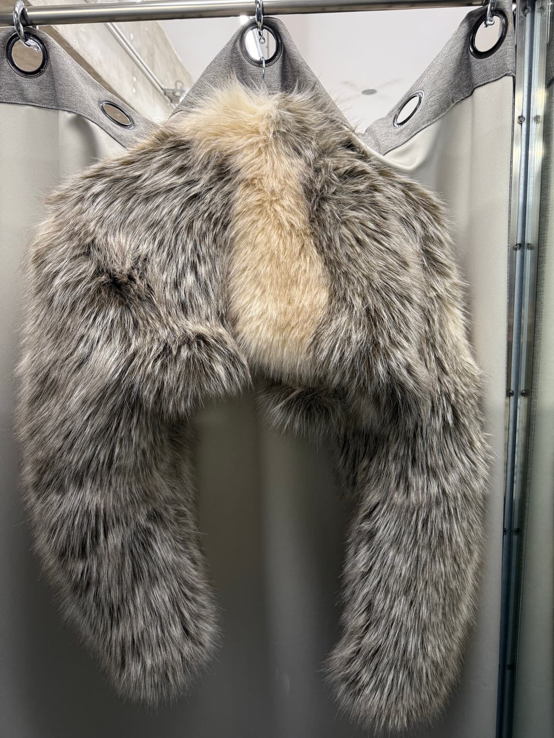 나밀리아 25FW 카티빨 퍼 볼레로 크롭 집업자켓 상품이미지4