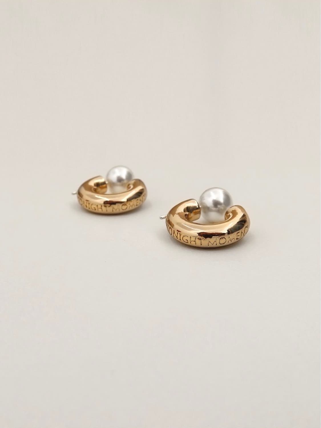 미드나잇모먼트 커브 진주 귀걸이(골드) 상품이미지7