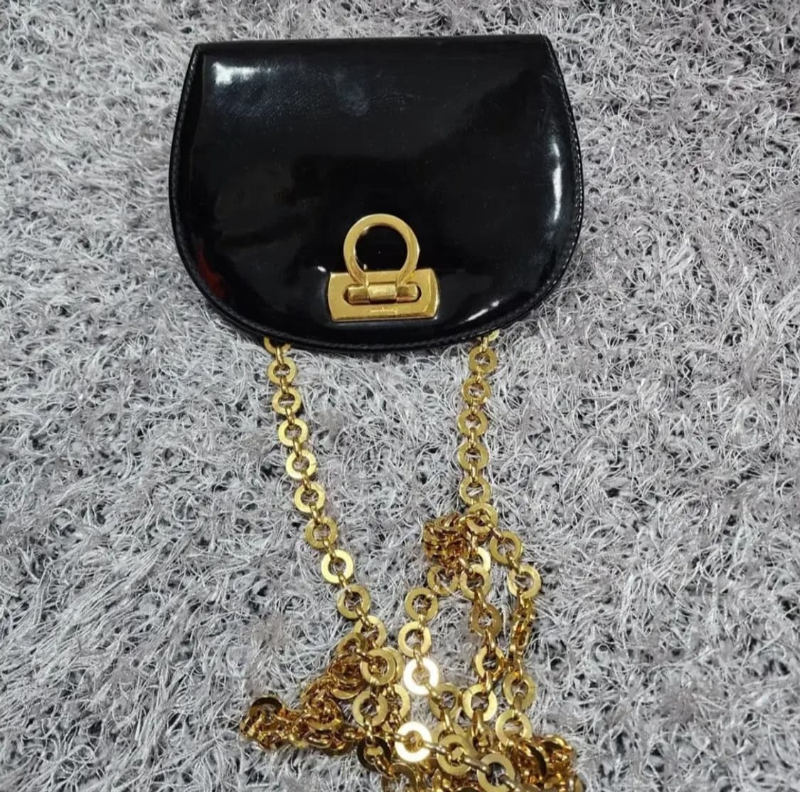 페라가모 페이턴트 미니 체인 크로스백 상품이미지2