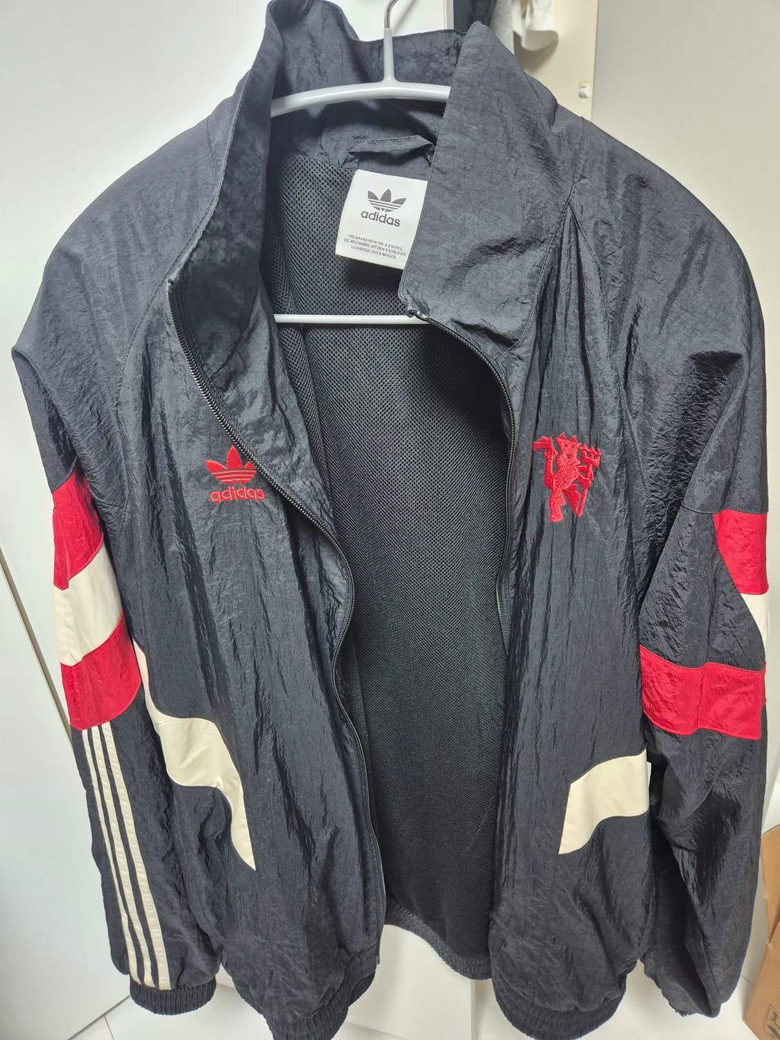 아디다스 맨유 바람막이 상품이미지2