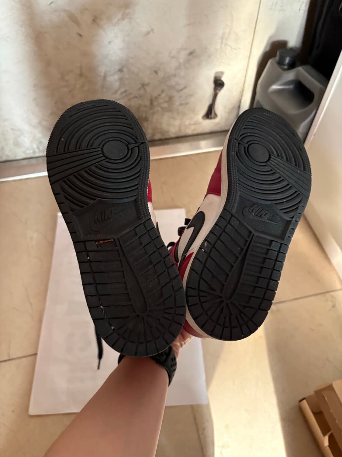 조던 1 미드 시카고 블랙토 상품이미지5