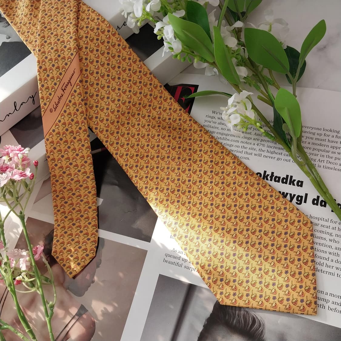 페라가모 실크 옐로우 딸기 패턴 넥타이 9.5cm A+등급 K1632
 상품이미지2