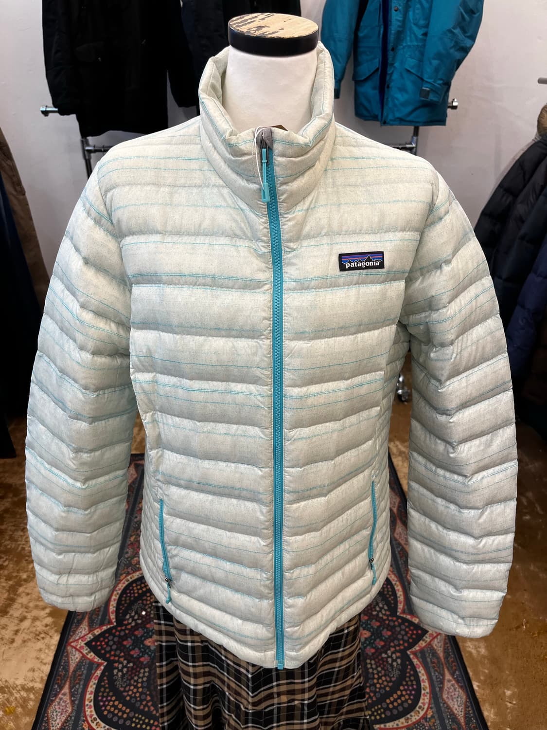 파타고니아 구스 다운 라이트 푸퍼 재킷 상품이미지2