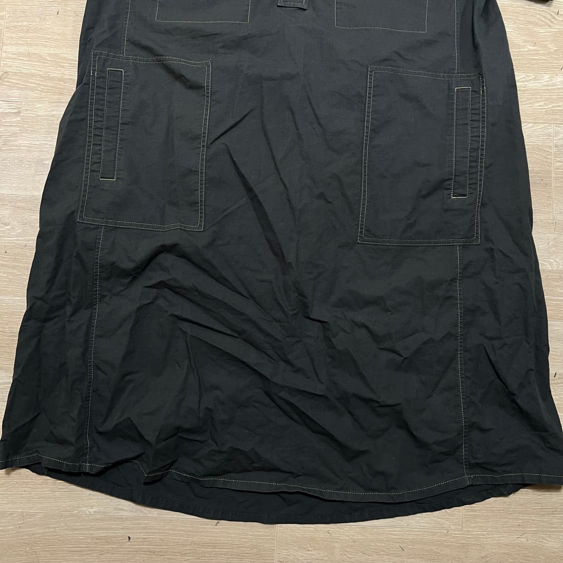 스튜디오 톰보이 오버사이즈 포켓 스티치 반팔 원피스 [차콜] FREE 상품이미지3