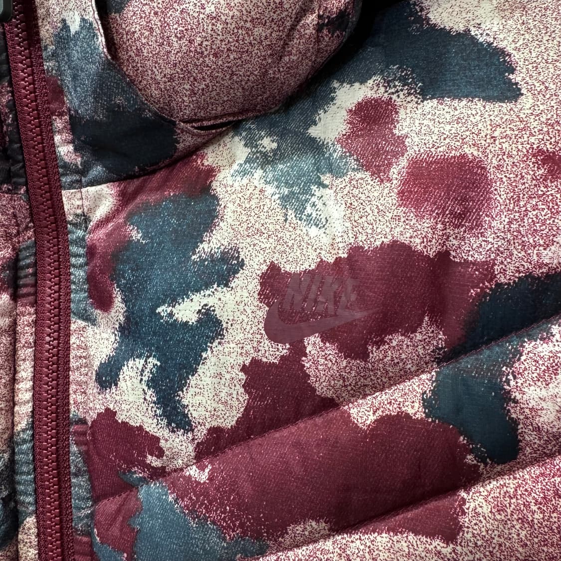 나이키 우먼스 카모플라쥬 구스다운 경량 패딩 (M) 상품이미지3