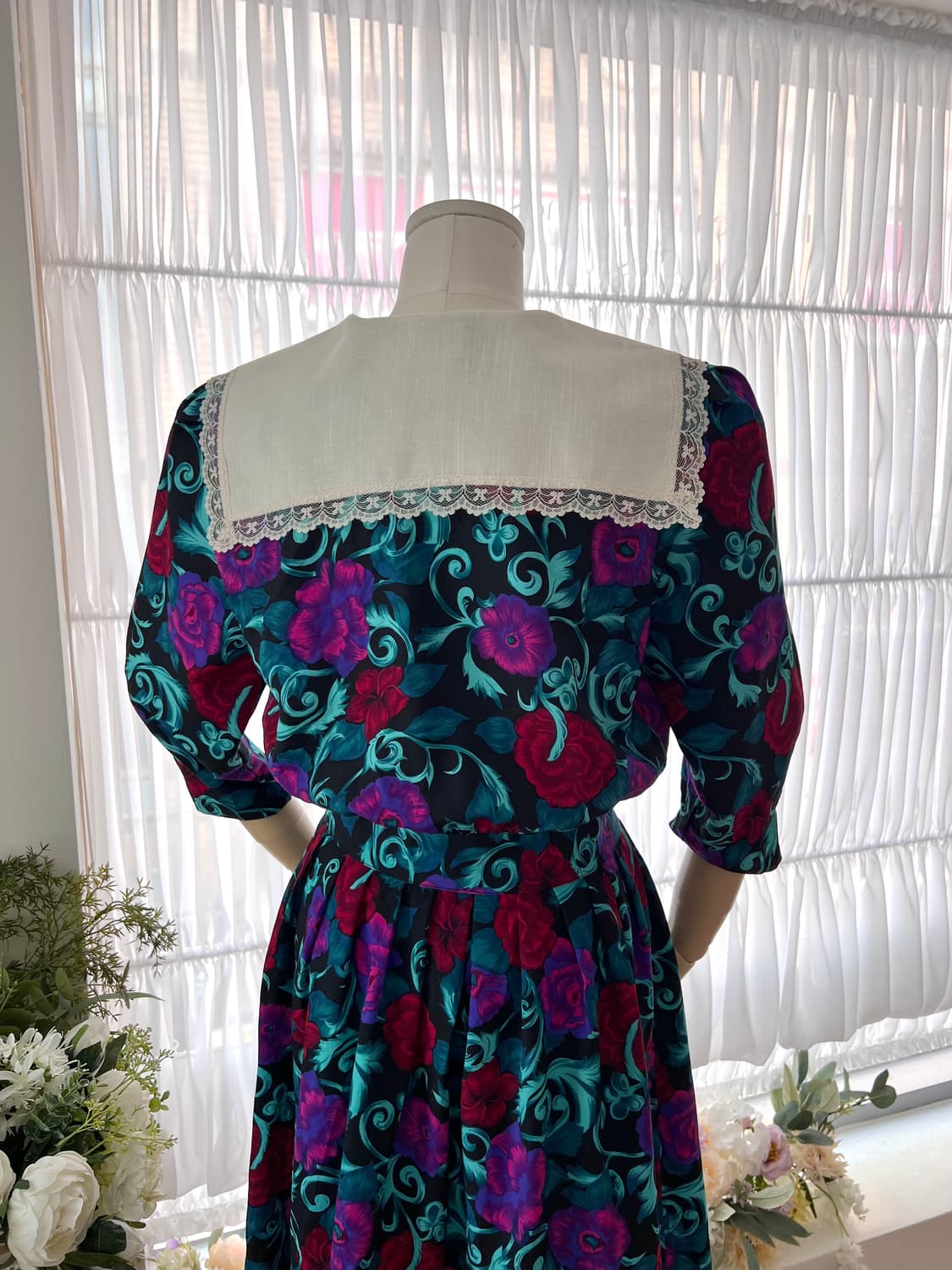 화이트 카라 플라워 버튼 원피스 상품이미지8