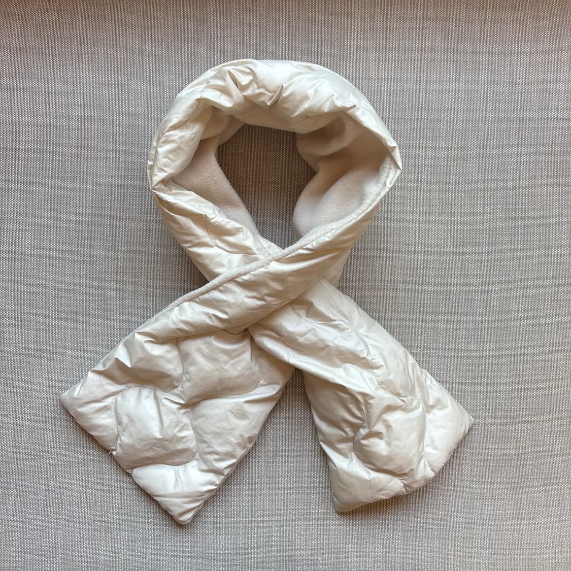 만다리나덕 아이보리 패딩 퀼팅 머플러 상품이미지1