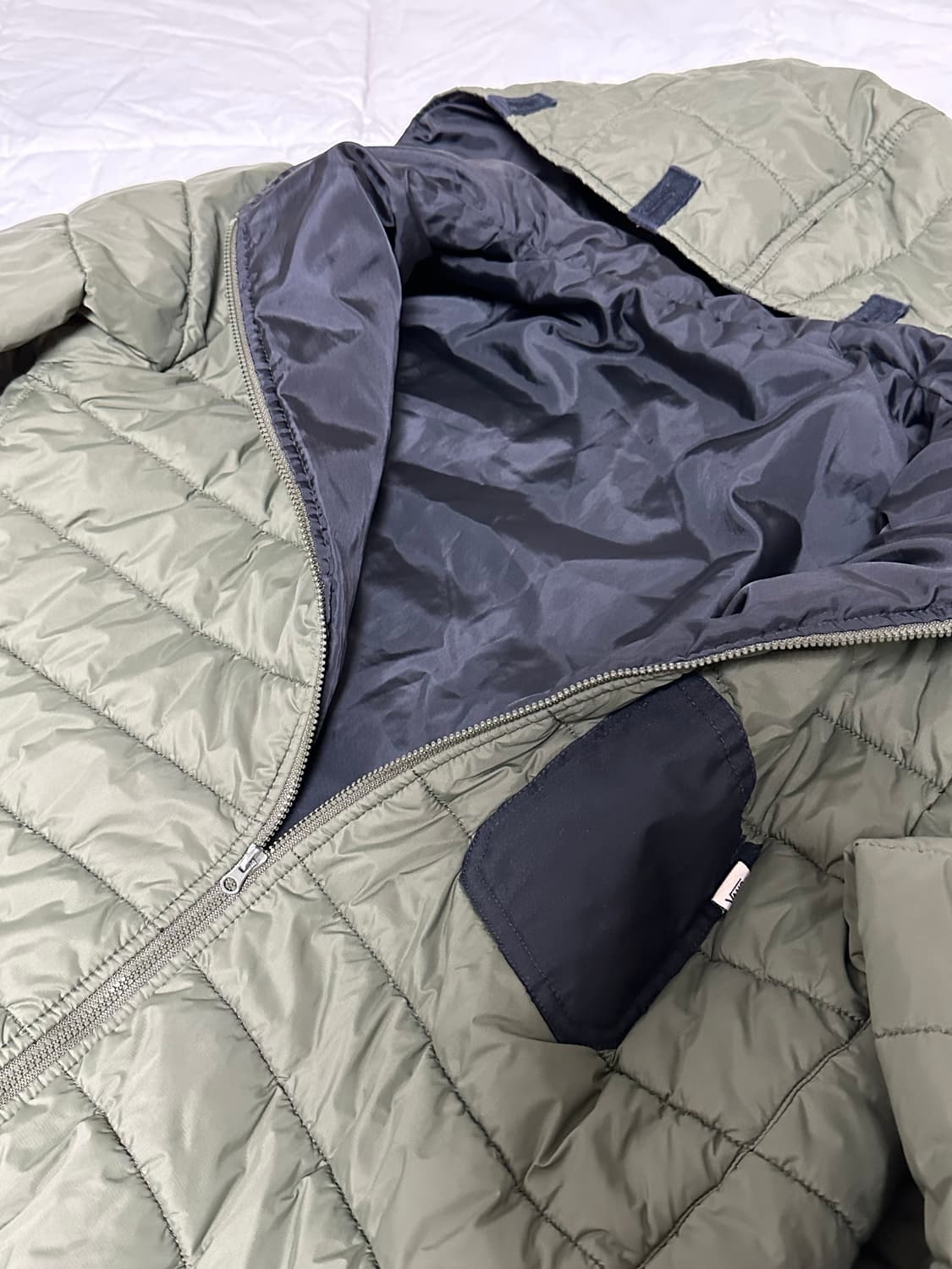 CP맛 반스 카키 경량패딩 라지 상품이미지8