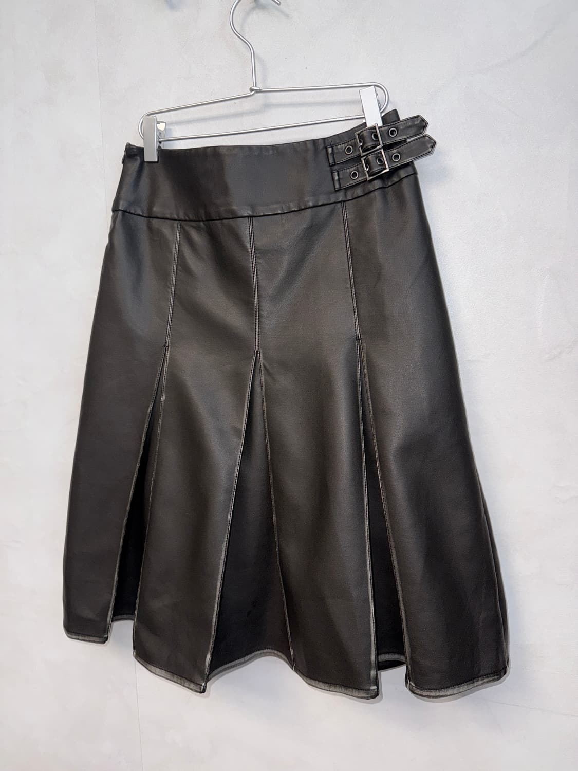 Aging black eco leather belted pleats sk 상품이미지2