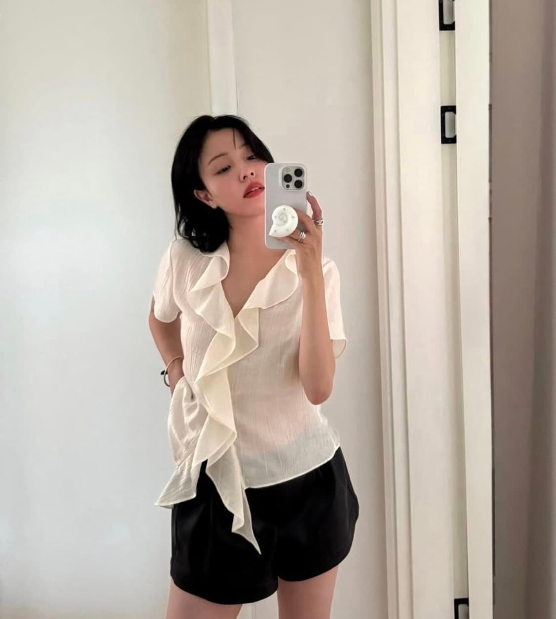 오브네어 줄라이 프릴 블라우스 웨이브 셔링 여름 반팔 실크 브이넥 상품이미지4