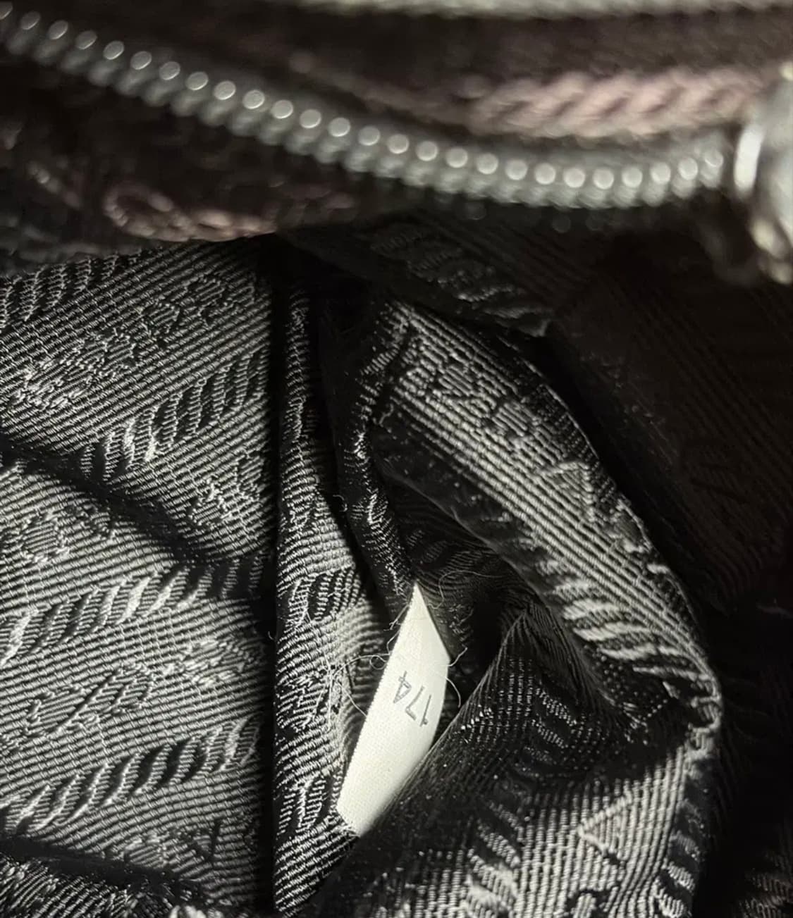 프라다 나일론 크로스백 상품이미지5