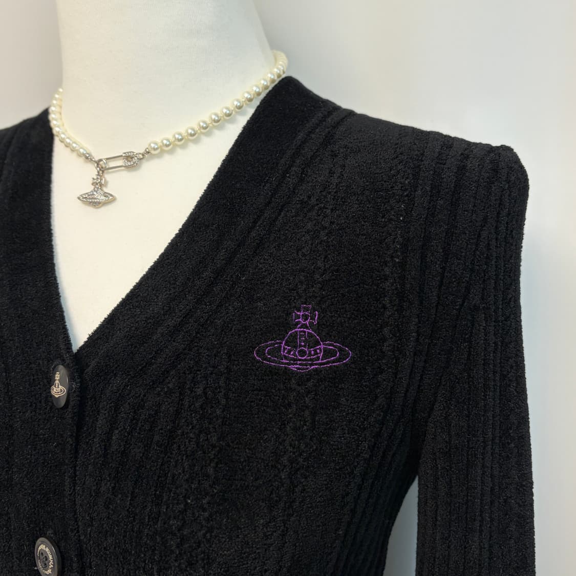 비비안웨스트우드 슬림핏 골지 가디건-블랙 상품이미지3